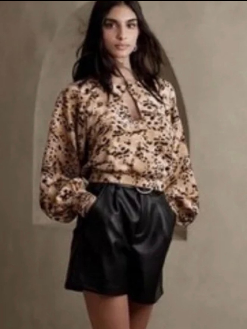 BANANA REPUBLIC LEOPARD ANIMAL KEYHOLE BLOUSE TOP SZ M